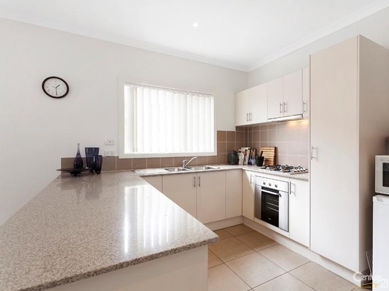 2/20 San Sebastion Way, Point Cook VIC 3030