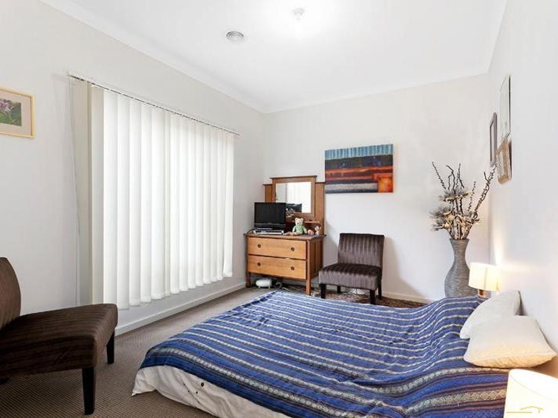 2/20 San Sebastion Way, Point Cook VIC 3030