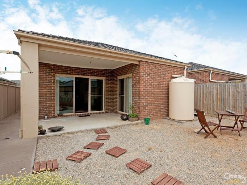 2/20 San Sebastion Way, Point Cook VIC 3030