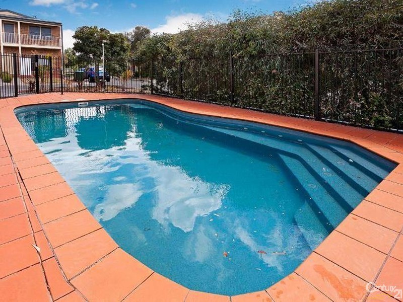 18/14 Mickleton Grove, Point Cook VIC 3030