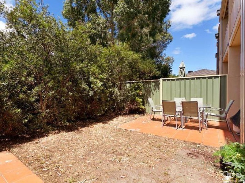 18/14 Mickleton Grove, Point Cook VIC 3030