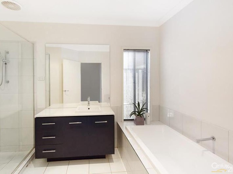 9 Sarsparilla Drive, Point Cook VIC 3030