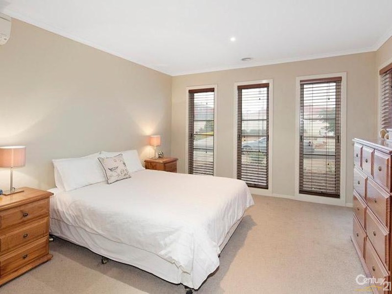 11 Moorgate Street, Point Cook VIC 3030