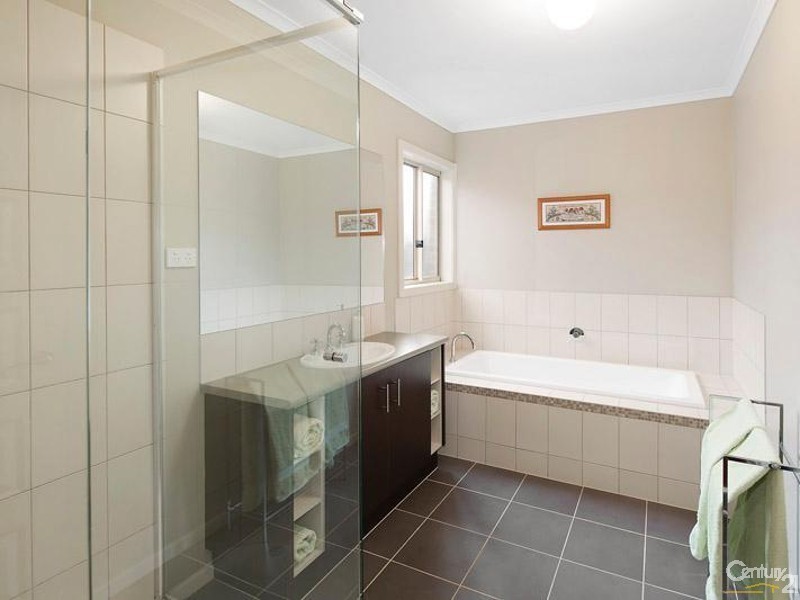11 Moorgate Street, Point Cook VIC 3030