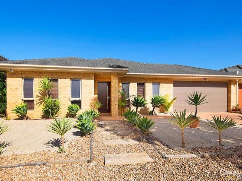 10 Sand Drift Walk, Sanctuary Lakes VIC 3030