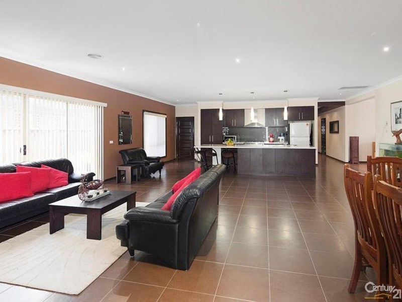 10 Sand Drift Walk, Sanctuary Lakes VIC 3030