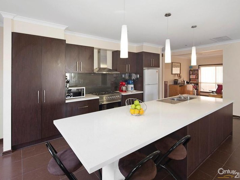 10 Sand Drift Walk, Sanctuary Lakes VIC 3030