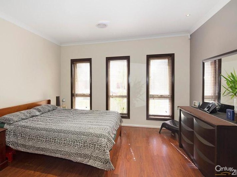 10 Sand Drift Walk, Sanctuary Lakes VIC 3030