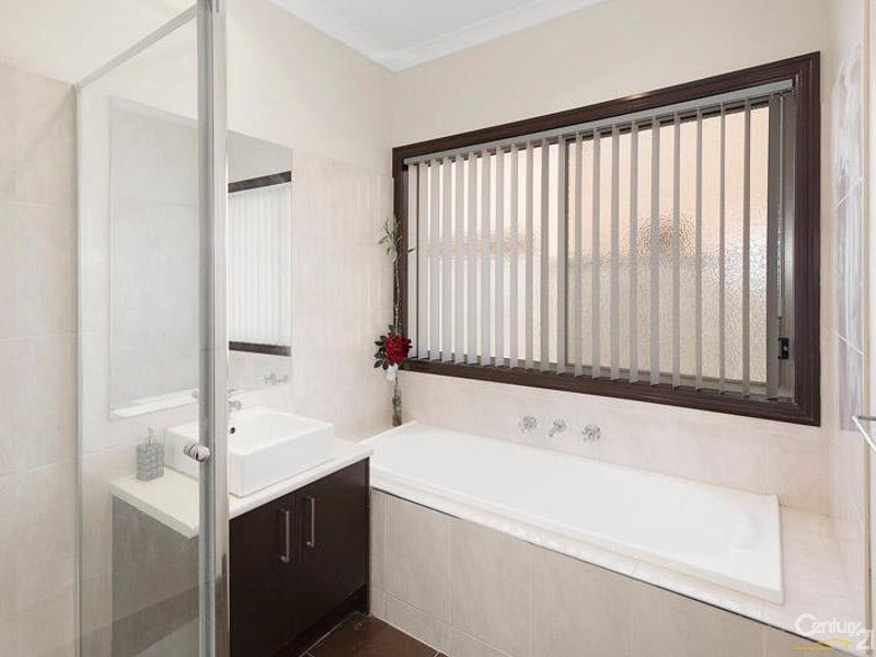 10 Sand Drift Walk, Sanctuary Lakes VIC 3030