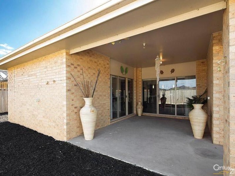 10 Sand Drift Walk, Sanctuary Lakes VIC 3030