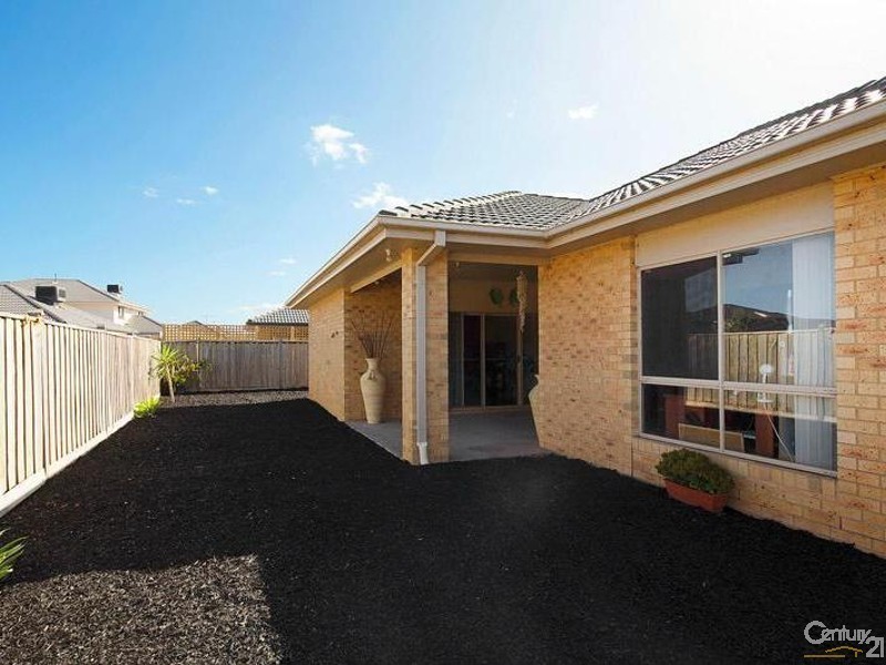 10 Sand Drift Walk, Sanctuary Lakes VIC 3030