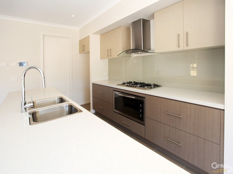 16 Coolum Street, Point Cook VIC 3030