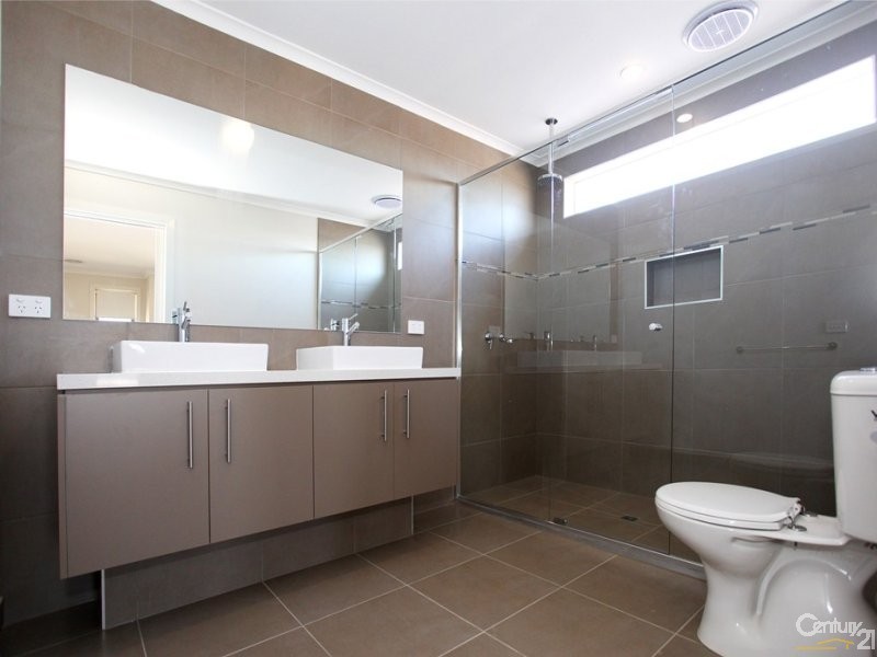 16 Coolum Street, Point Cook VIC 3030