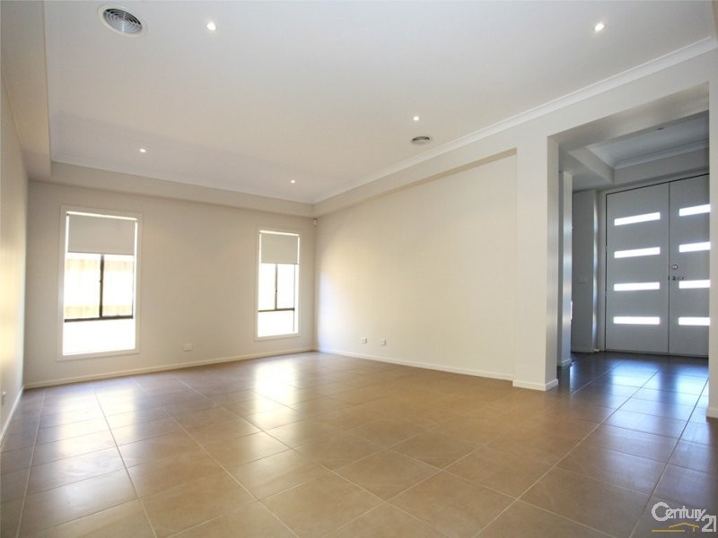 16 Coolum Street, Point Cook VIC 3030