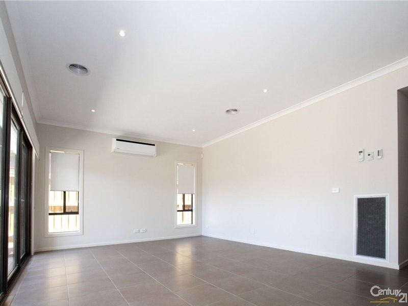 16 Coolum Street, Point Cook VIC 3030