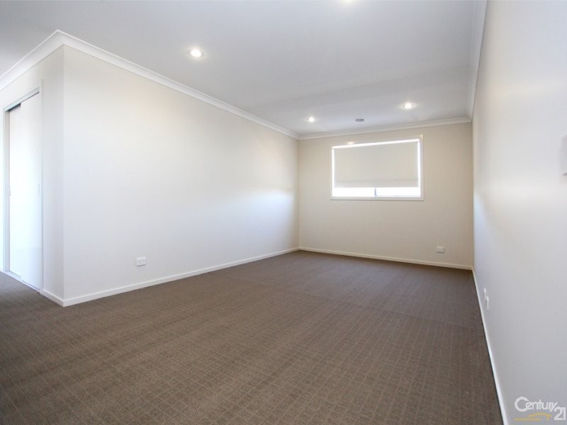 16 Coolum Street, Point Cook VIC 3030