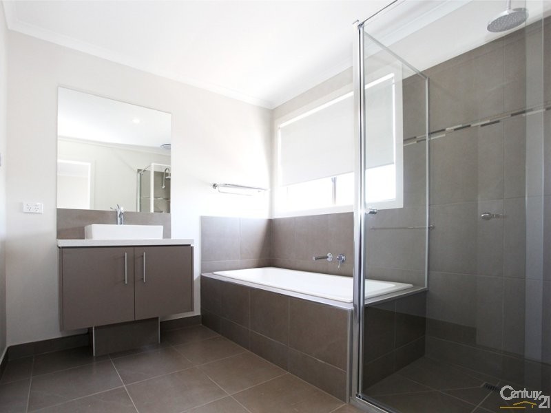 16 Coolum Street, Point Cook VIC 3030