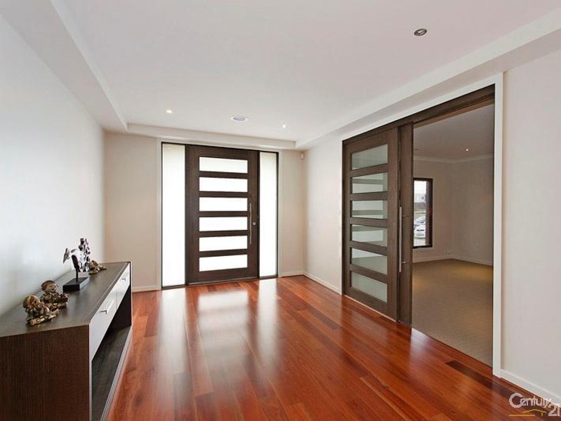 16 Umbrella Way, Point Cook VIC 3030