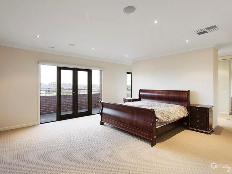 16 Umbrella Way, Point Cook VIC 3030