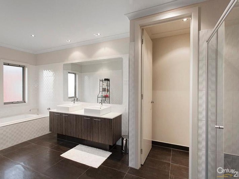 16 Umbrella Way, Point Cook VIC 3030