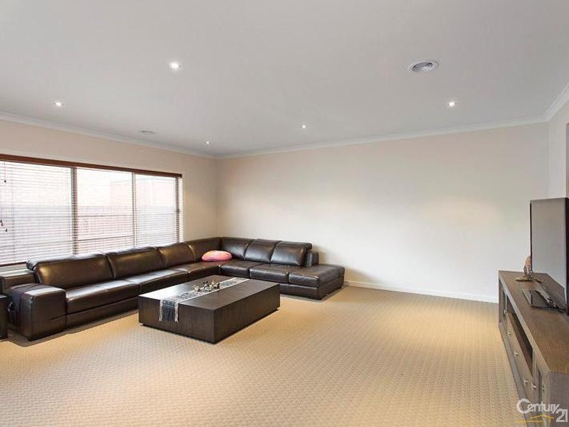 16 Umbrella Way, Point Cook VIC 3030