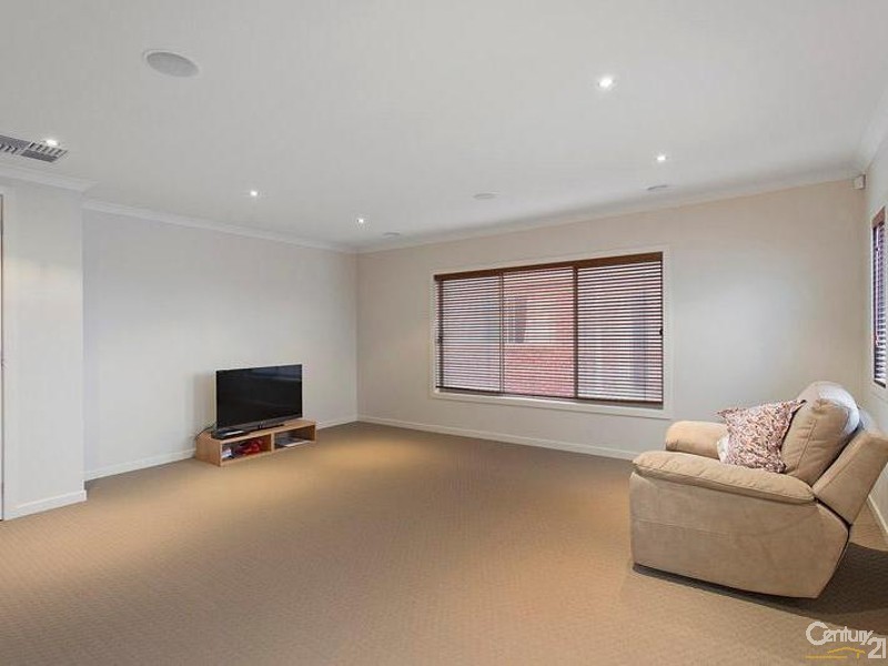 16 Umbrella Way, Point Cook VIC 3030