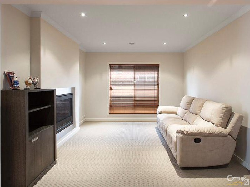 16 Umbrella Way, Point Cook VIC 3030