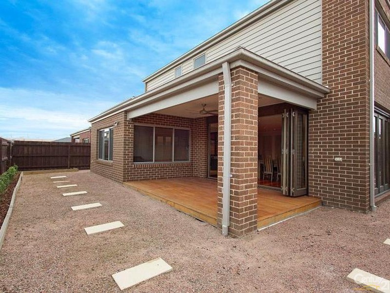 16 Umbrella Way, Point Cook VIC 3030