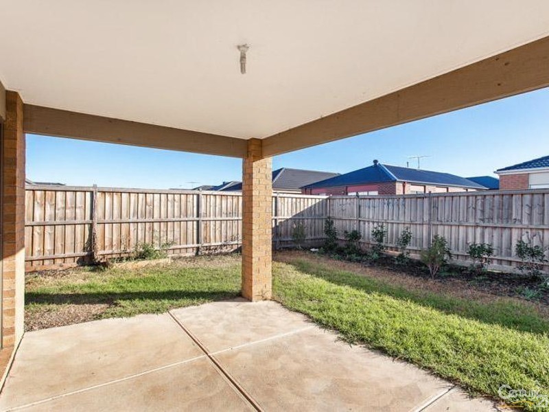 24 Barmera, Truganina VIC 3029