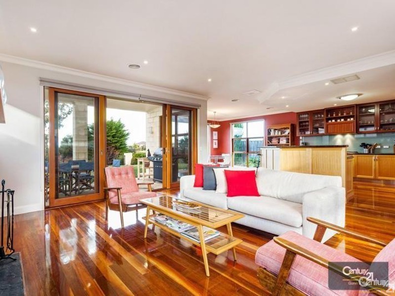 67 Tournament Dive, Sanctuary Lakes VIC 3030