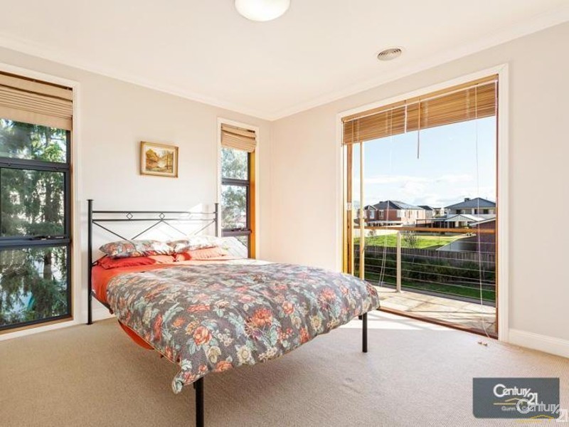 67 Tournament Dive, Sanctuary Lakes VIC 3030