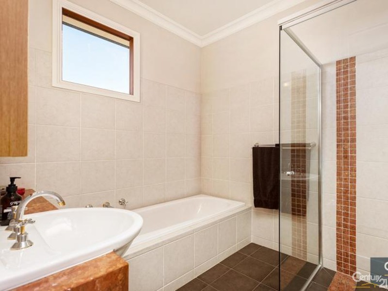 67 Tournament Dive, Sanctuary Lakes VIC 3030