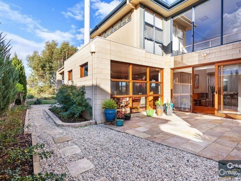 67 Tournament Dive, Sanctuary Lakes VIC 3030