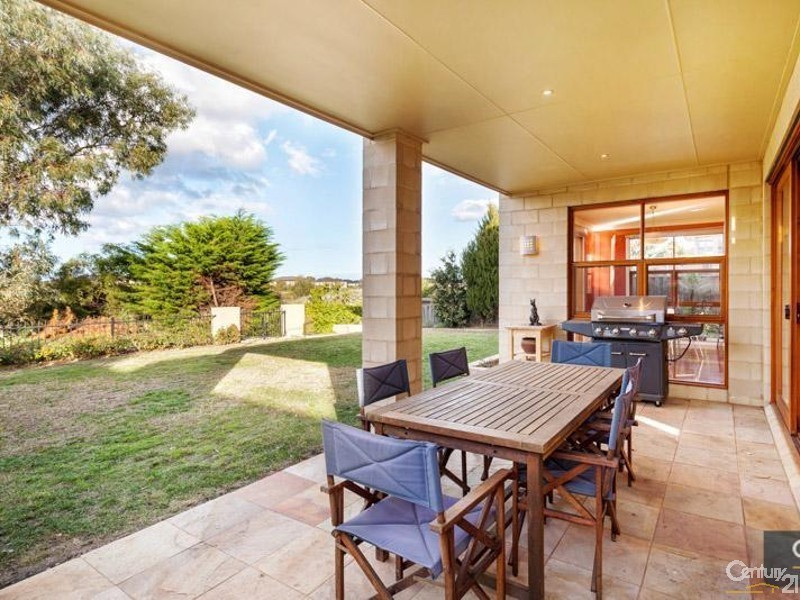 67 Tournament Dive, Sanctuary Lakes VIC 3030