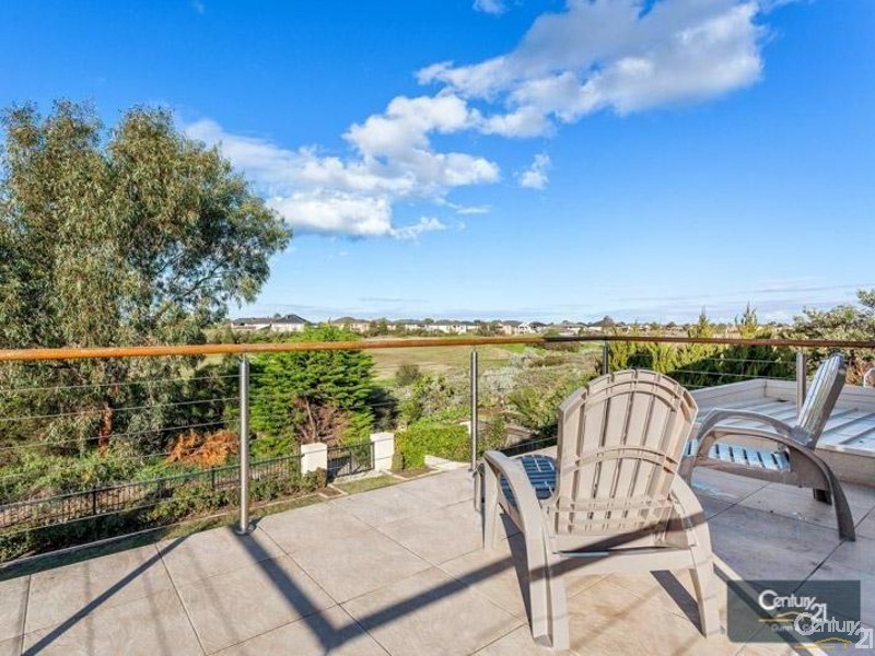 67 Tournament Dive, Sanctuary Lakes VIC 3030