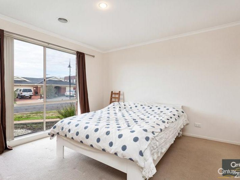 32 Astley Crescent, Point Cook VIC 3030