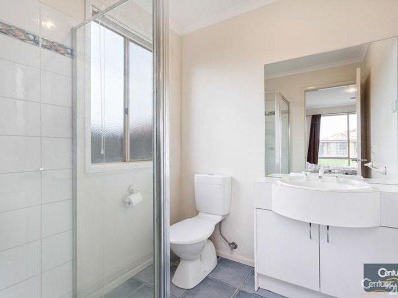 32 Astley Crescent, Point Cook VIC 3030