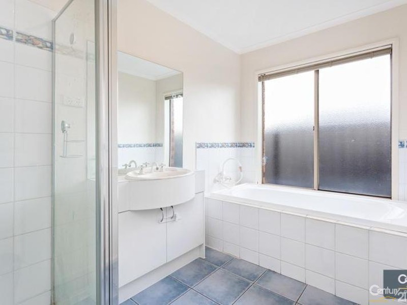 32 Astley Crescent, Point Cook VIC 3030