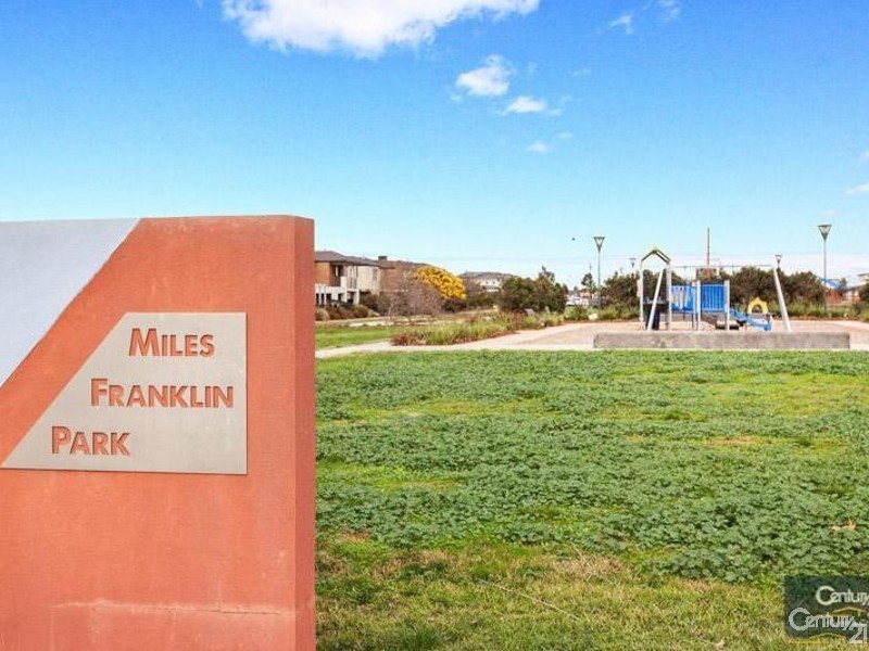 32 Astley Crescent, Point Cook VIC 3030