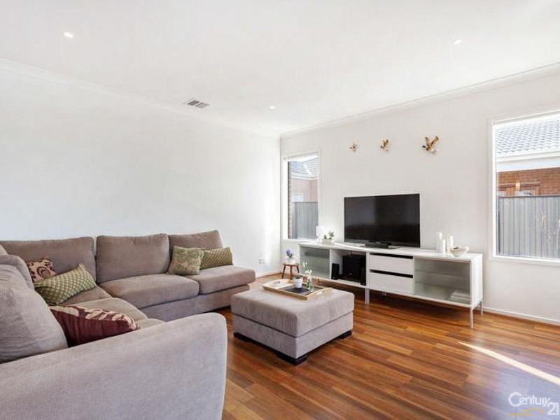 20 Maple Leaf Crescent, Point Cook VIC 3030