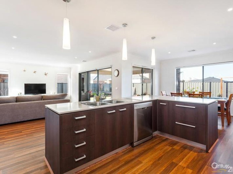 20 Maple Leaf Crescent, Point Cook VIC 3030