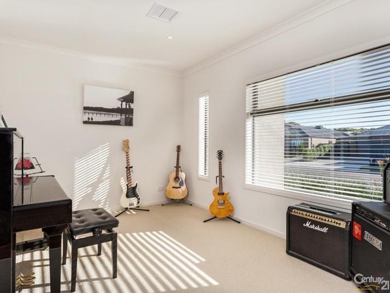 20 Maple Leaf Crescent, Point Cook VIC 3030