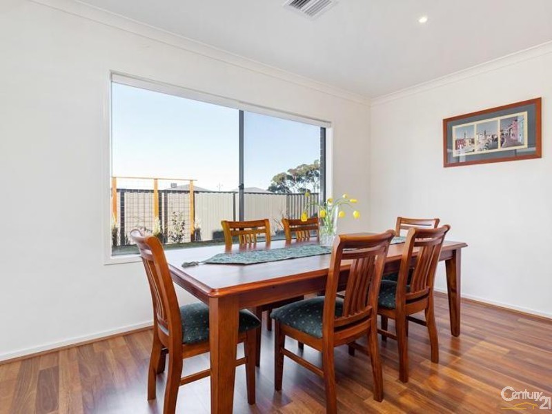 20 Maple Leaf Crescent, Point Cook VIC 3030