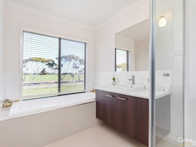 20 Maple Leaf Crescent, Point Cook VIC 3030