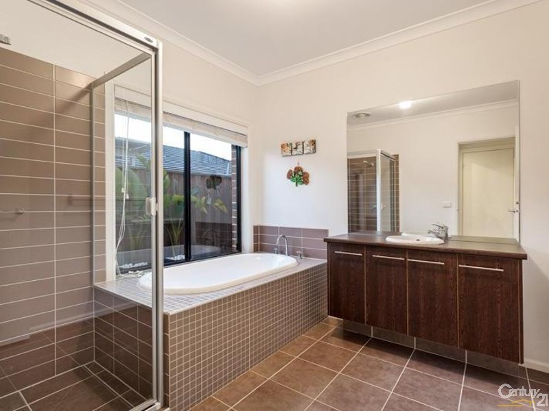 25 Elkhorn Way, Point Cook VIC 3030