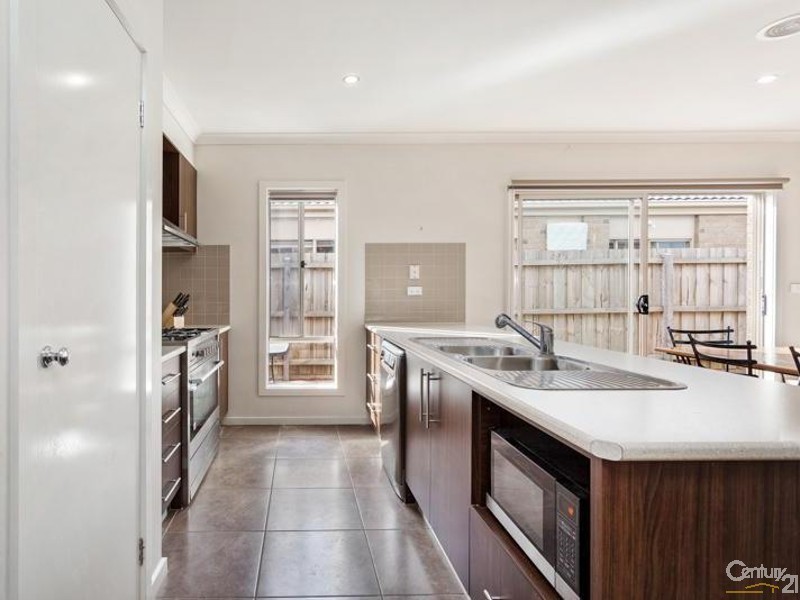 11 Boxgrass Street, Point Cook VIC 3030