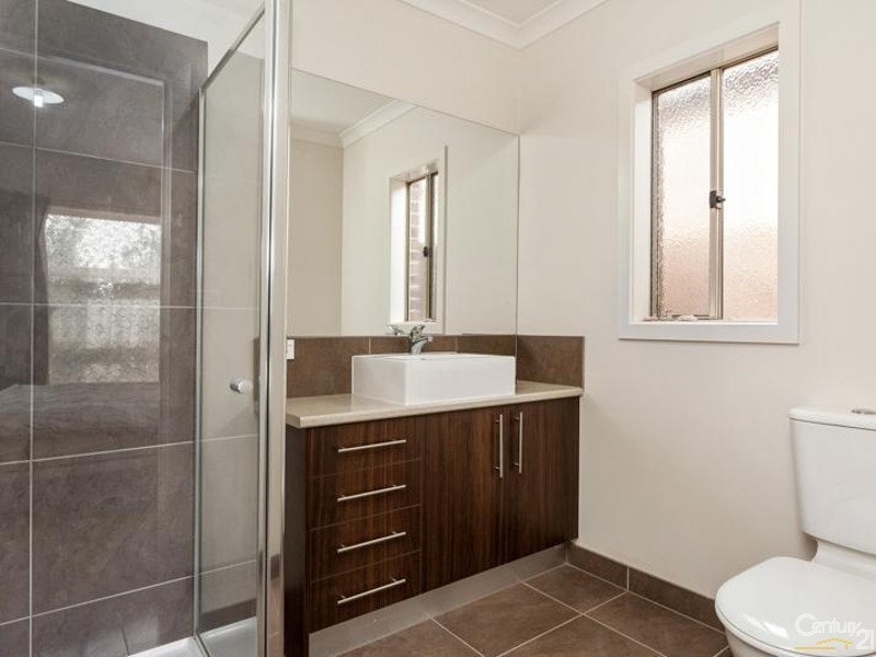 11 Boxgrass Street, Point Cook VIC 3030