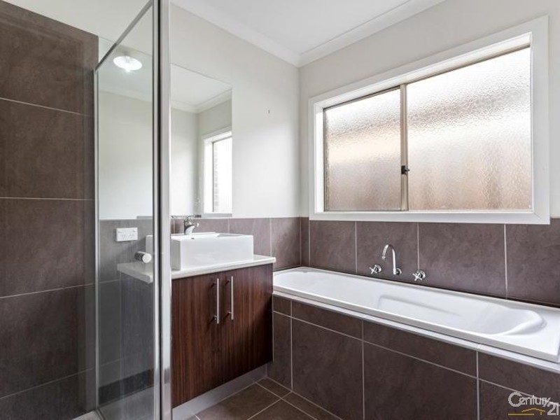 11 Boxgrass Street, Point Cook VIC 3030