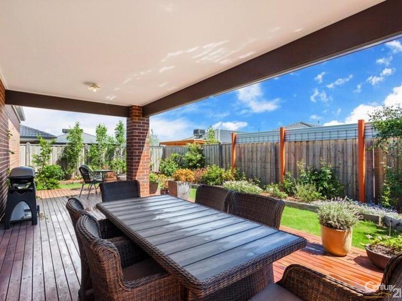 17 Malibu Boulevard, Point Cook VIC 3030