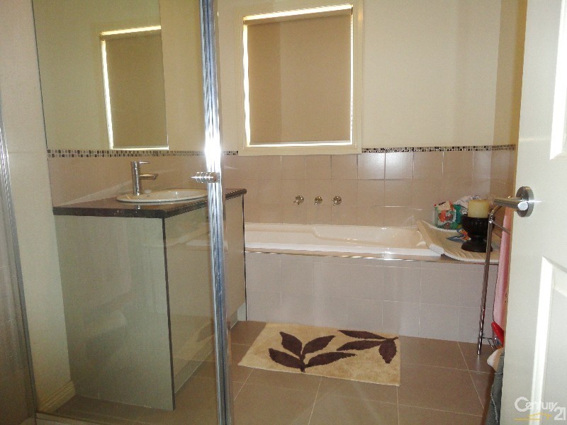 20 The Esplanade, Sanctuary Lakes VIC 3030